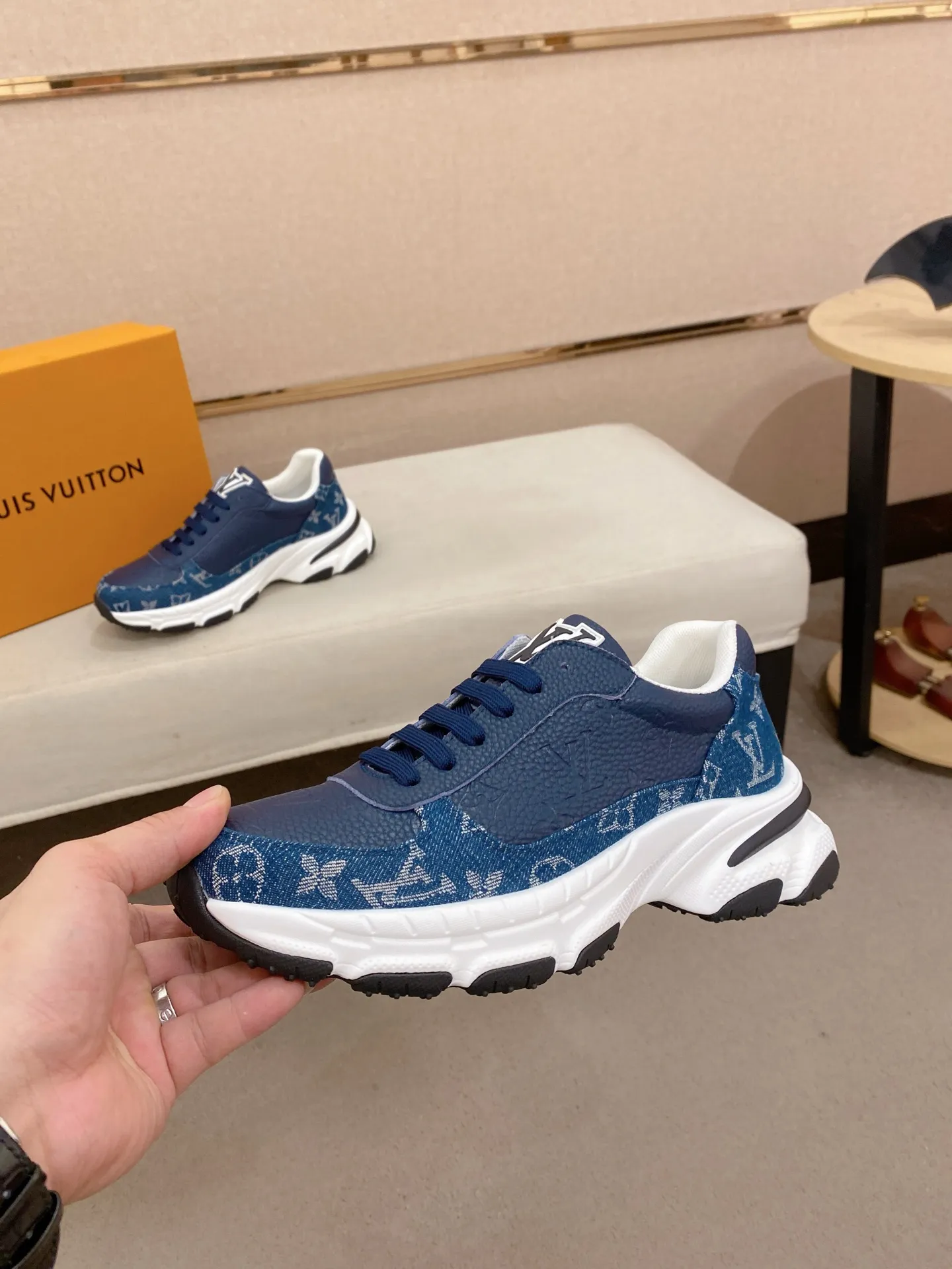 Men's shoes 442💰louis vuitton (Louis Vuitton/lv)🔍🔍The new counters are on sale at the same time. The uppers are imported from Italy. ⃣️Re-engraved🇮🇹💪💪, ⚠Sole: The original sole is specially provided by the original factory, the exclusive movable molded sole is super comfortable, ⚠Original and single goods 🔍high quality, you can enter and leave the counter at will, welcome to compare⚠. Code number: 38-44 (45/customized, non-refundable)